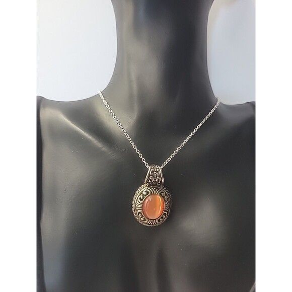 Vintage Silver Tone Orange Cats Eye Pendant Necklace Ornate Filigree Setting - Picture 6 of 12